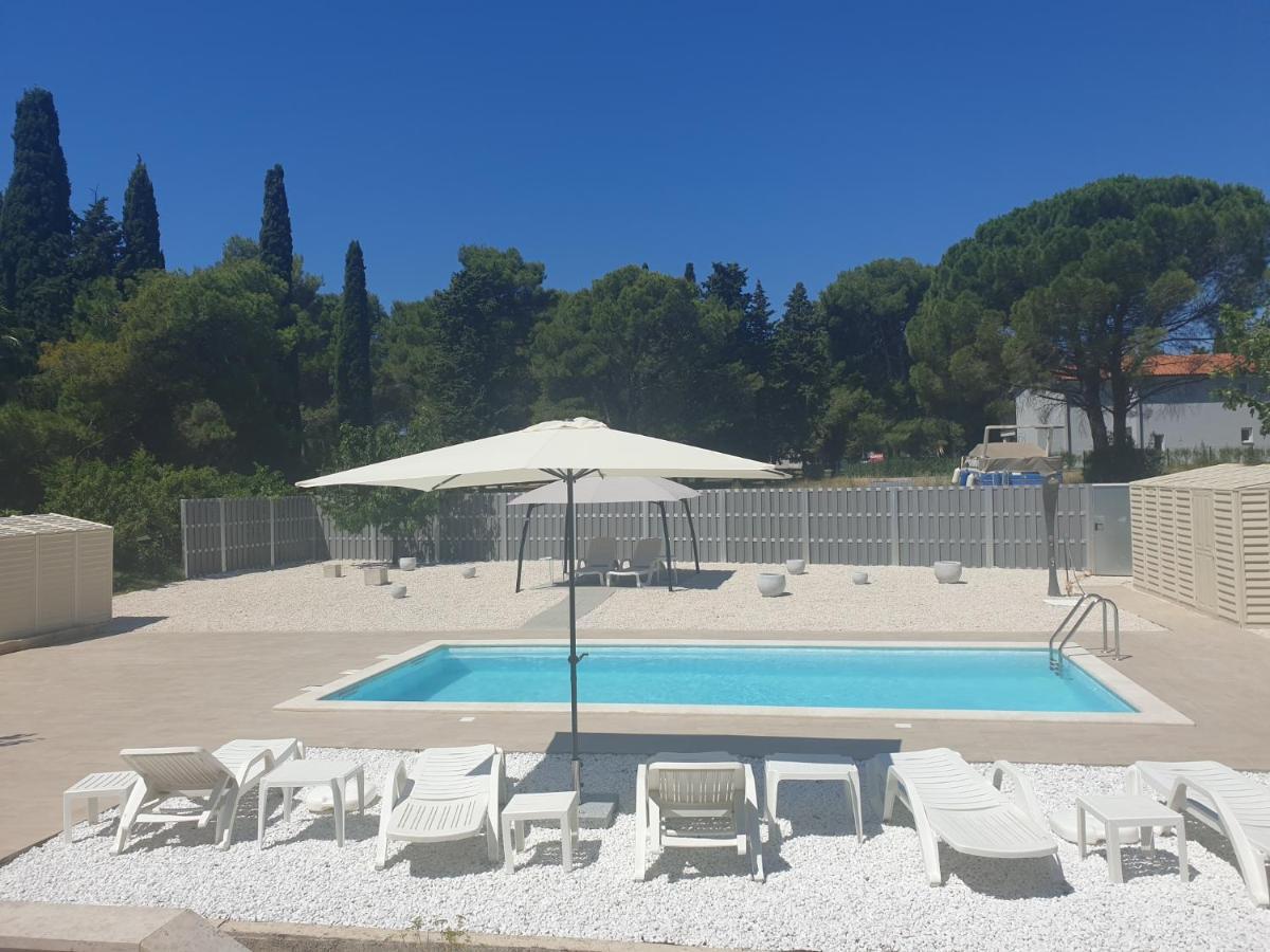 Apartamento Grey Pearl With Free Ev Ch-Station Valbandon Exterior foto