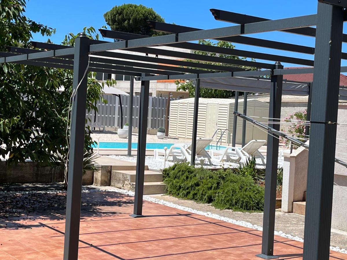Apartamento Grey Pearl With Free Ev Ch-Station Valbandon Exterior foto
