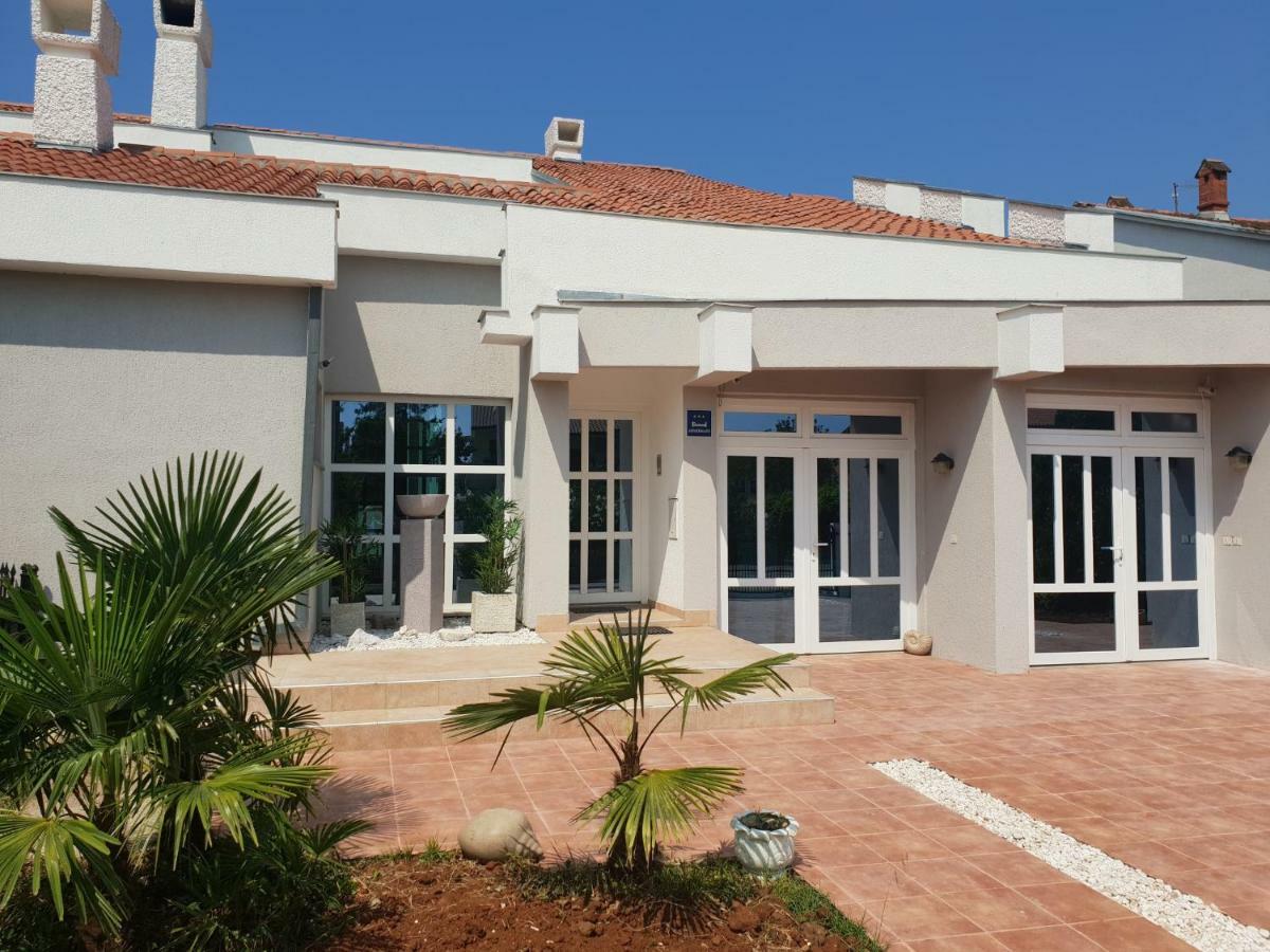 Apartamento Grey Pearl With Free Ev Ch-Station Valbandon Exterior foto
